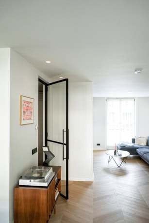 Scharnierdeur van staal