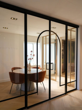 Dubbele schuifdeur met getoogde roede