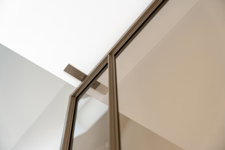 Detailfoto van het taatsscharnier van Aluwdoors