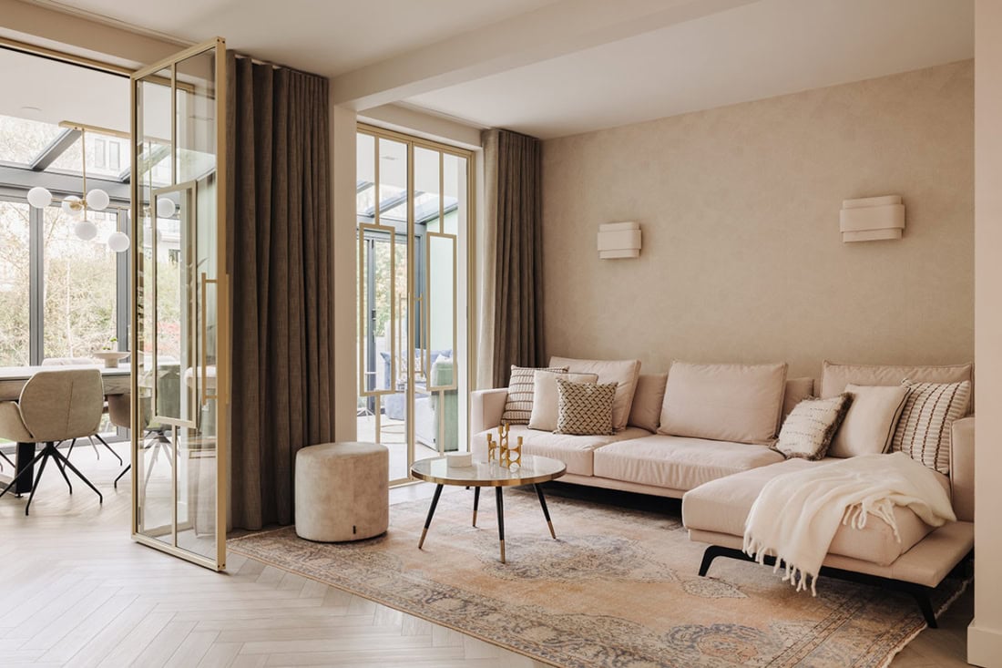 Beige deuren met blank glas van Aluwdoors