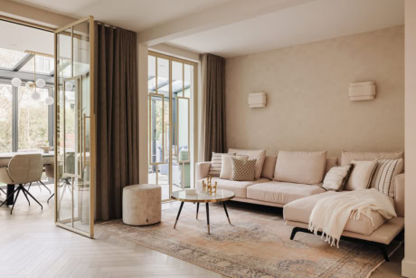 Beige deuren met blank glas van Aluwdoors