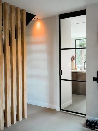 Enkele schuifdeur zwart met drie vakken