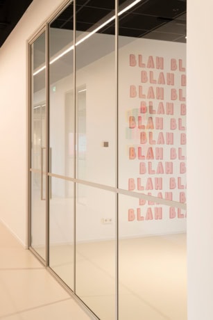 Glazen systeemwanden