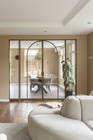 Ronde bogen op stalen deur