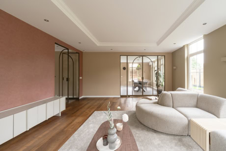 Stalen deur in woonkamer