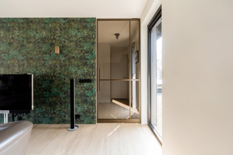 De deuren van Aluwdoors met daarin brons glas.