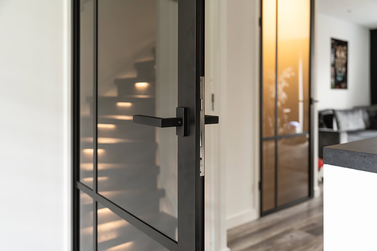 Tight finish of Aluwdoors overlapping doors