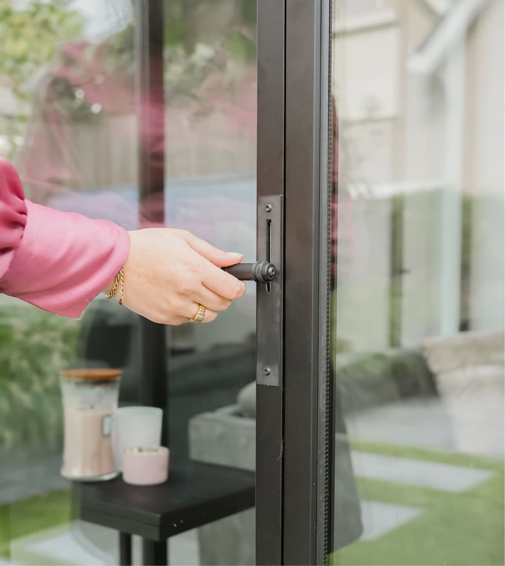 Aluminium vouwwand met hoogwaardige sluiting – eenvoudig in gebruik en strak afgewerkt