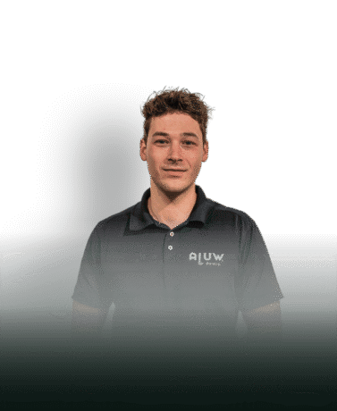 Robuuste stalen deuren en maatwerk wandoplossingen van Aluwdoors voor moderne interieurs.