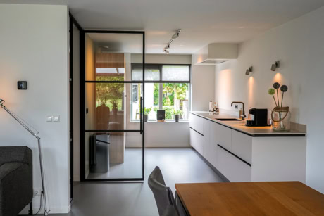 Scharnierdeur zwart staal