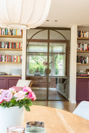 Schuifdeuren in muur schuiven