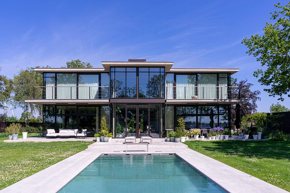 Modern glass steel doors and walls for exterior and interior, bespoke, high-quality and stylish design by Aluwdoors.