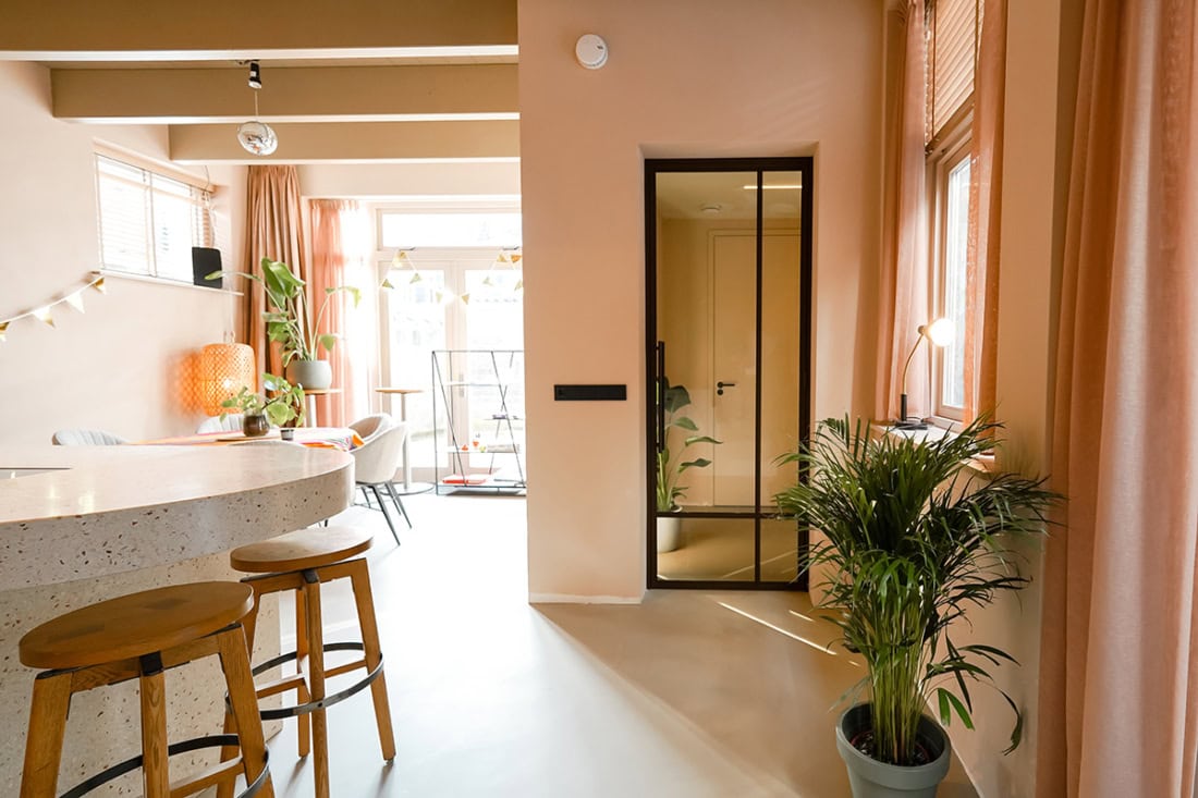 Stalen deuren in een bruine kleur