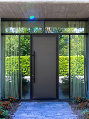 Hinged aluminium exterior door
