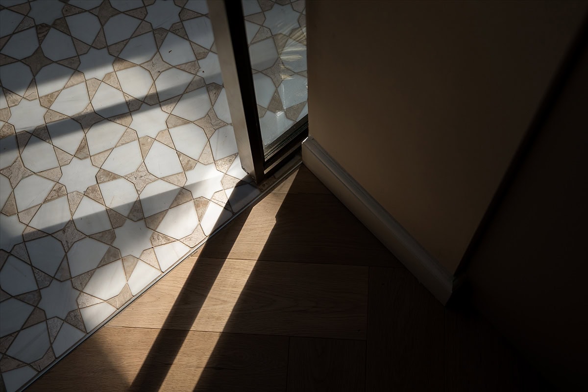 Detailfoto van het profiel van de stalen deuren van Aluwdoors