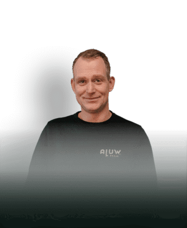 Gepersonaliseerde stalen deuren en wanden op maat van hoge kwaliteit, perfect voor moderne interieurprojecten.