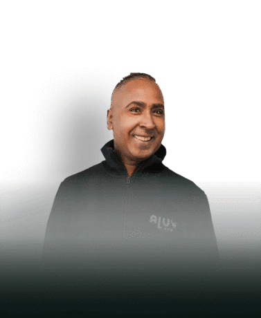 Hoogwaardige stalen deuren en maatwerkwanden van Aluwdoors, duurzaam en modern design voor elke ruimte.