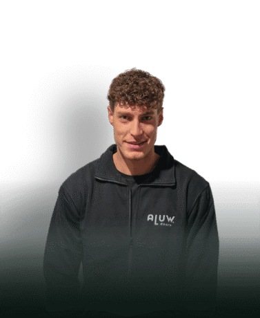 Hoogwaardige stalen deuren en wandoplossingen op maat van Aluwdoors voor stijlvolle en duurzame interieurafwerking.