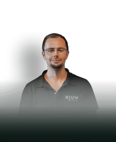 Hoogwaardige stalen deuren en op maat gemaakte wanden voor moderne interieurs door Aluwdoors.