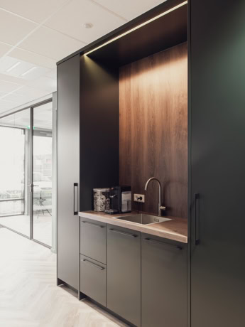 Customised partition wall with steel glass