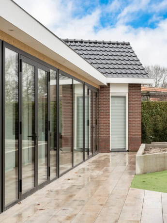 Tailor-made insulated exterior doors